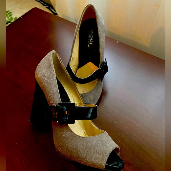 Micheal Kors ladies heels. - Picture 1 of 9